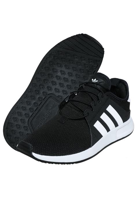 zapatilla negra adidas
